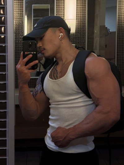 Watch Damien Cruz 💕's leaked NSFW photo on TwXstars