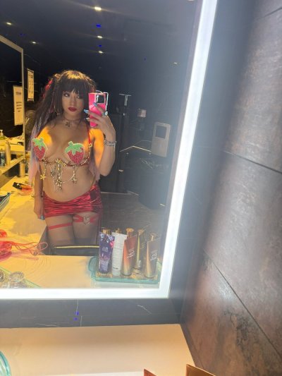 Watch Sasha Pearl's leaked NSFW photo on TwXstars