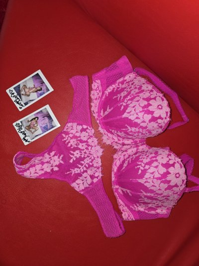 Watch Britney Amber's leaked NSFW photo on TwXstars