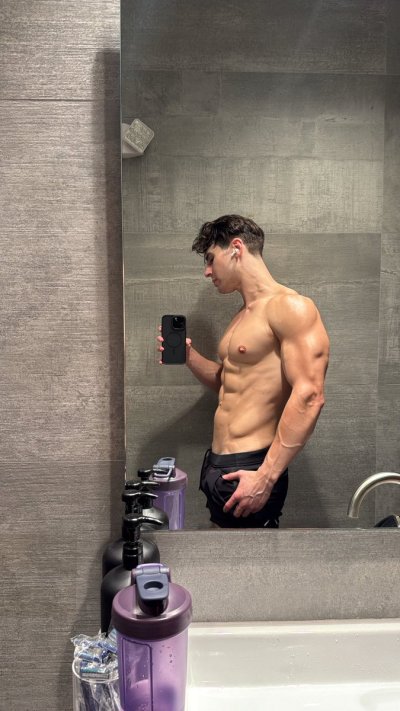 Watch Michael Vente (Top 0.1%)'s leaked NSFW photo on TwXstars