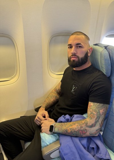 Watch Gus's leaked NSFW photo on TwXstars