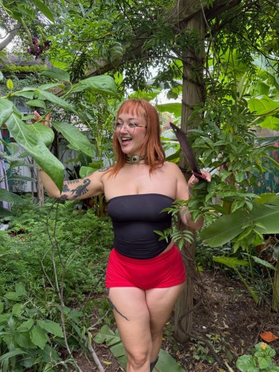 Watch Emma Magnolia's leaked NSFW photo on TwXstars