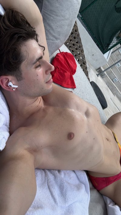 Watch Michael Vente (Top 0.1%)'s leaked NSFW photo on TwXstars