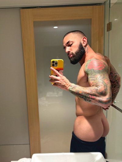 Watch Gus's leaked NSFW photo on TwXstars