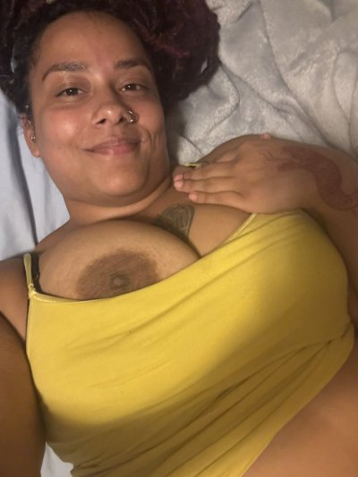 Watch STUFF MY COOCHIE 🕳️ 🤍👀's leaked NSFW photo on TwXstars