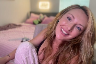 Watch Gabby Stone's leaked NSFW photo on TwXstars