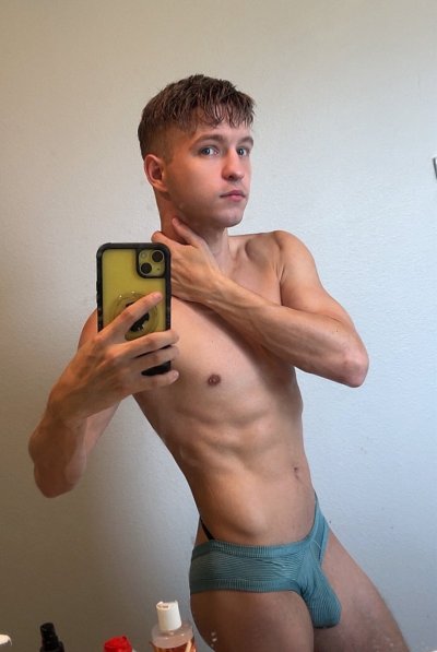 Watch Noah White's leaked NSFW photo on TwXstars