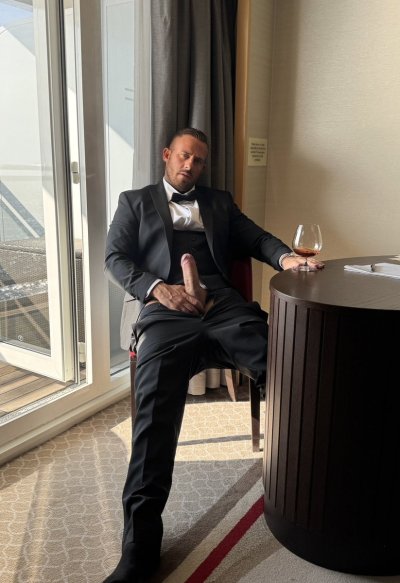 Watch BigLiamXXX's leaked NSFW photo on TwXstars