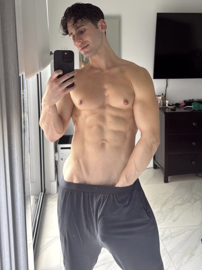 Watch Michael Vente (Top 0.1%)'s leaked NSFW photo on TwXstars