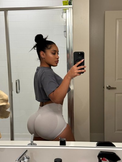 Watch sharalifts's leaked NSFW photo on TwXstars