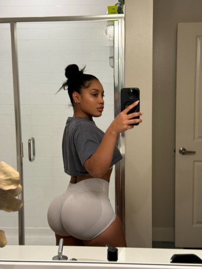 Watch sharalifts's leaked NSFW photo on TwXstars