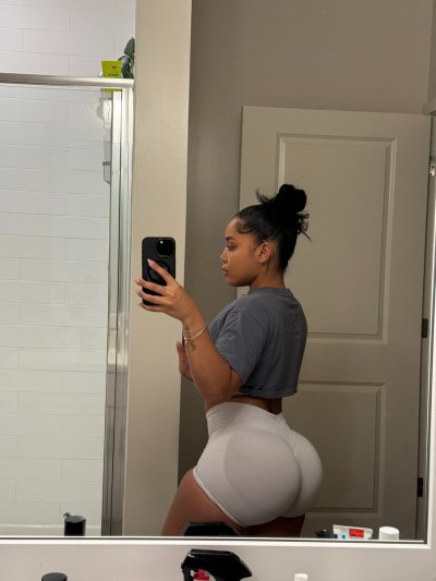 Watch sharalifts's leaked NSFW photo on TwXstars